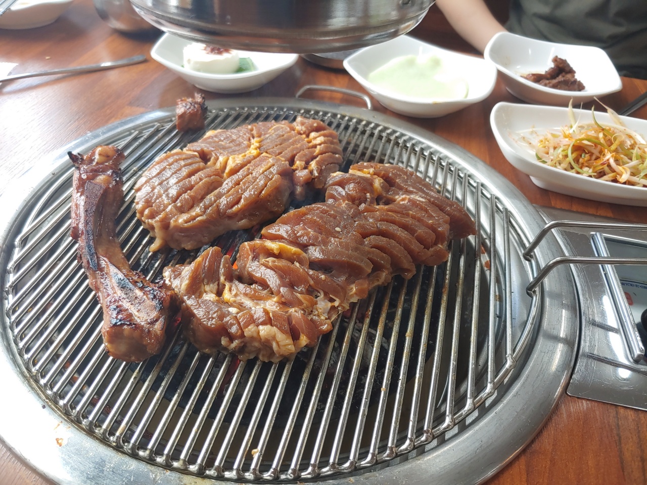 갈비명가두툼한숯불갈비 매장 방문 후 남겨주신 고객 리뷰 사진입니다.