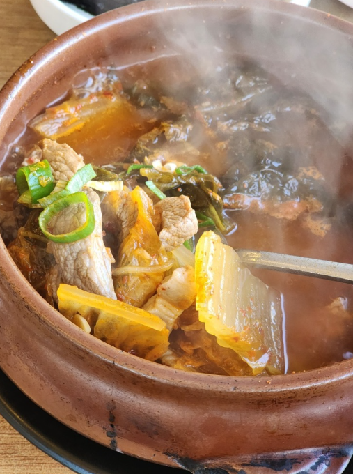장꼬방 묵은김치찌개전문 매장 방문 후 남겨주신 고객 리뷰 사진입니다.