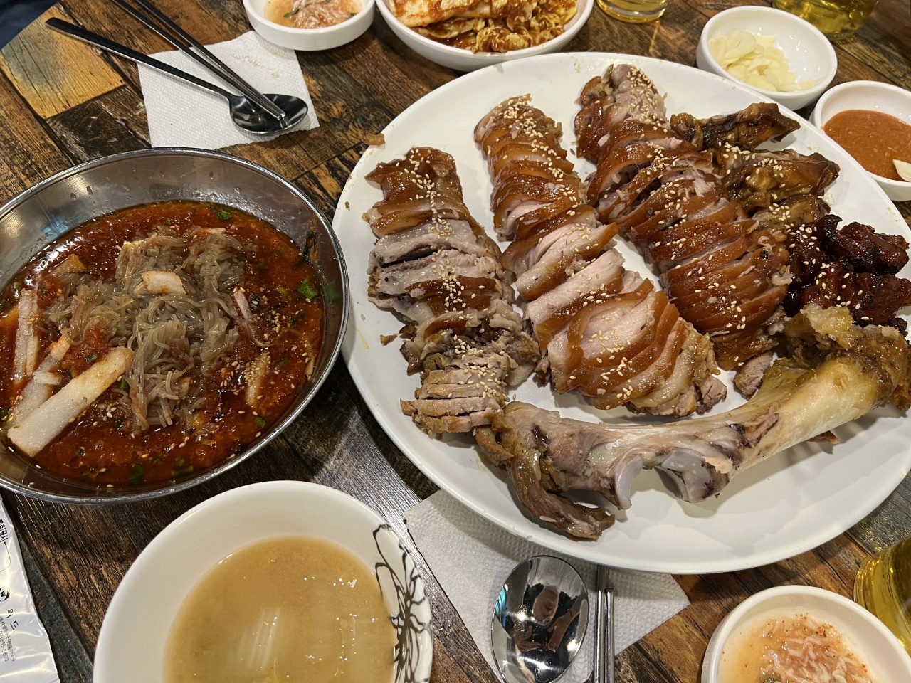 허브족발 매장 방문 후 남겨주신 고객 리뷰 사진입니다.