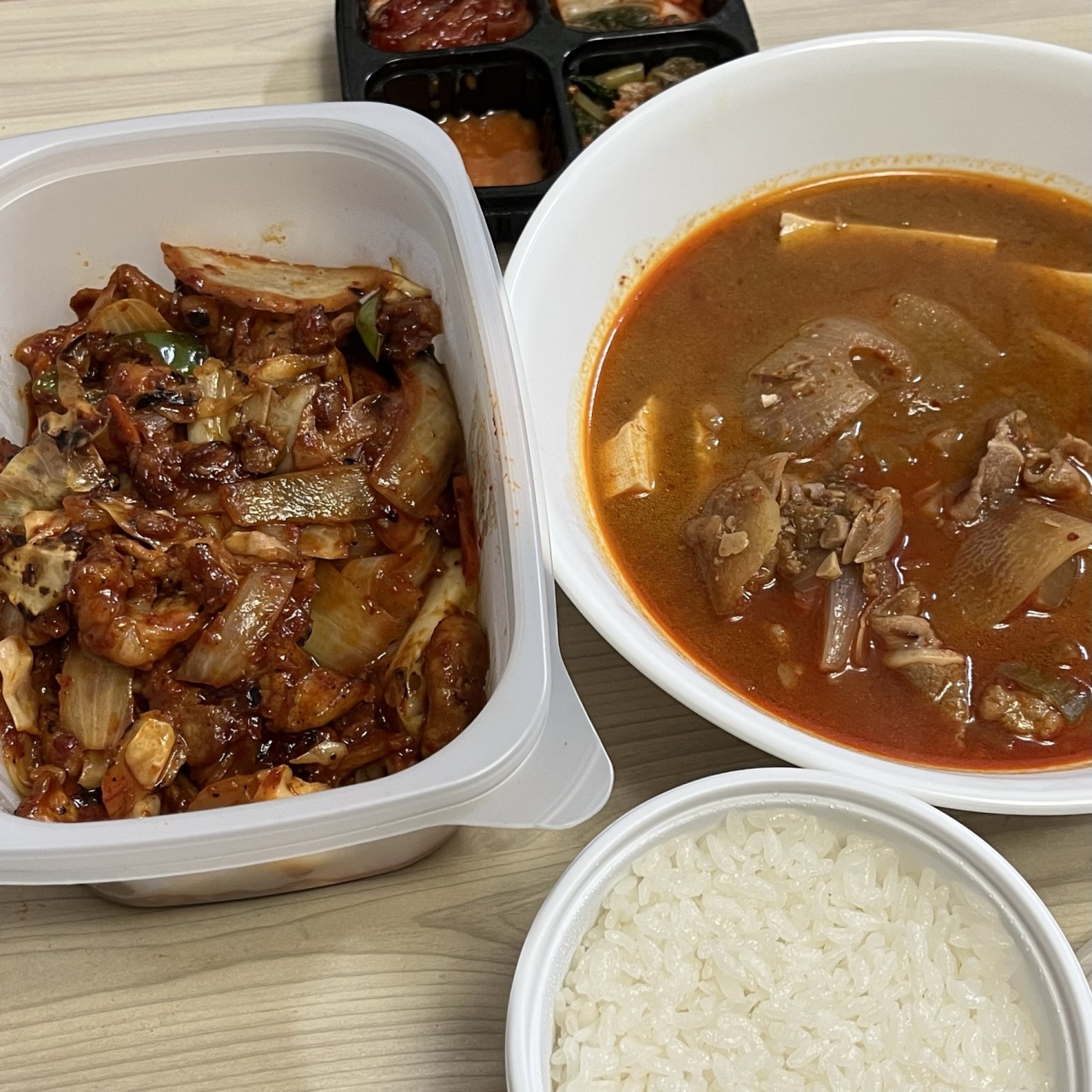 덕봉식당 매장 방문 후 남겨주신 고객 리뷰 사진입니다.