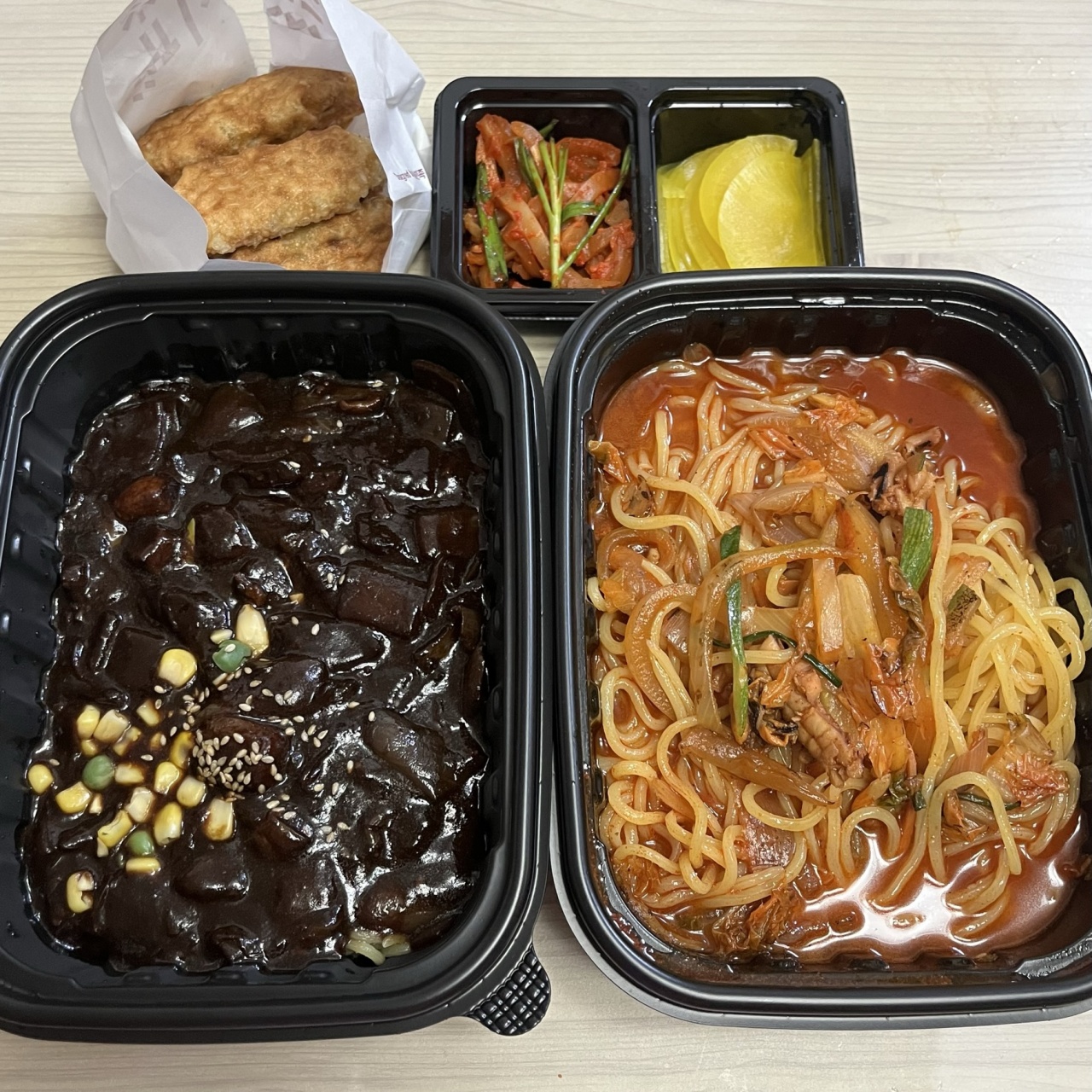 홍반점 매장 방문 후 남겨주신 고객 리뷰 사진입니다.