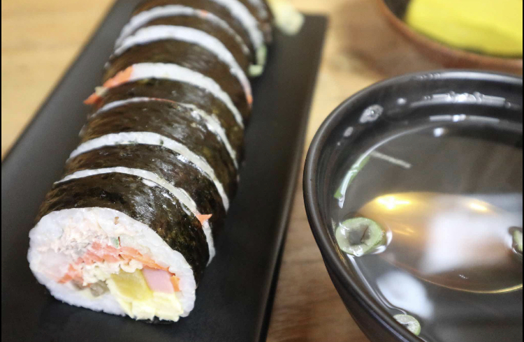 진미김밥 매장 방문 후 남겨주신 고객 리뷰 사진입니다.