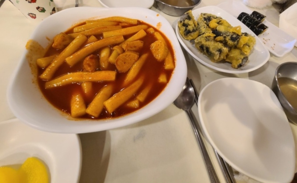 스마일이촌떡볶이 매장 방문 후 남겨주신 고객 리뷰 사진입니다.