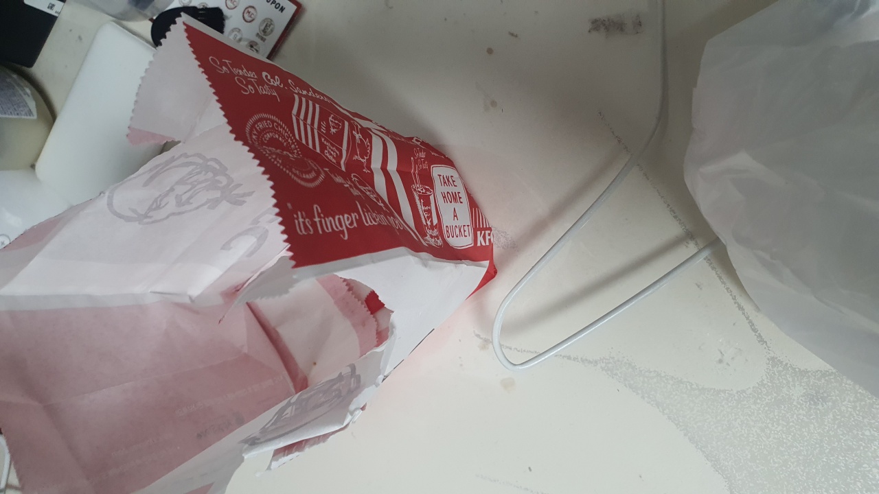 KFC 상암DMC 매장 방문 후 남겨주신 고객 리뷰 사진입니다.