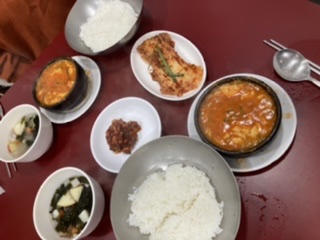 돌고래순두부 매장 방문 후 남겨주신 고객 리뷰 사진입니다.