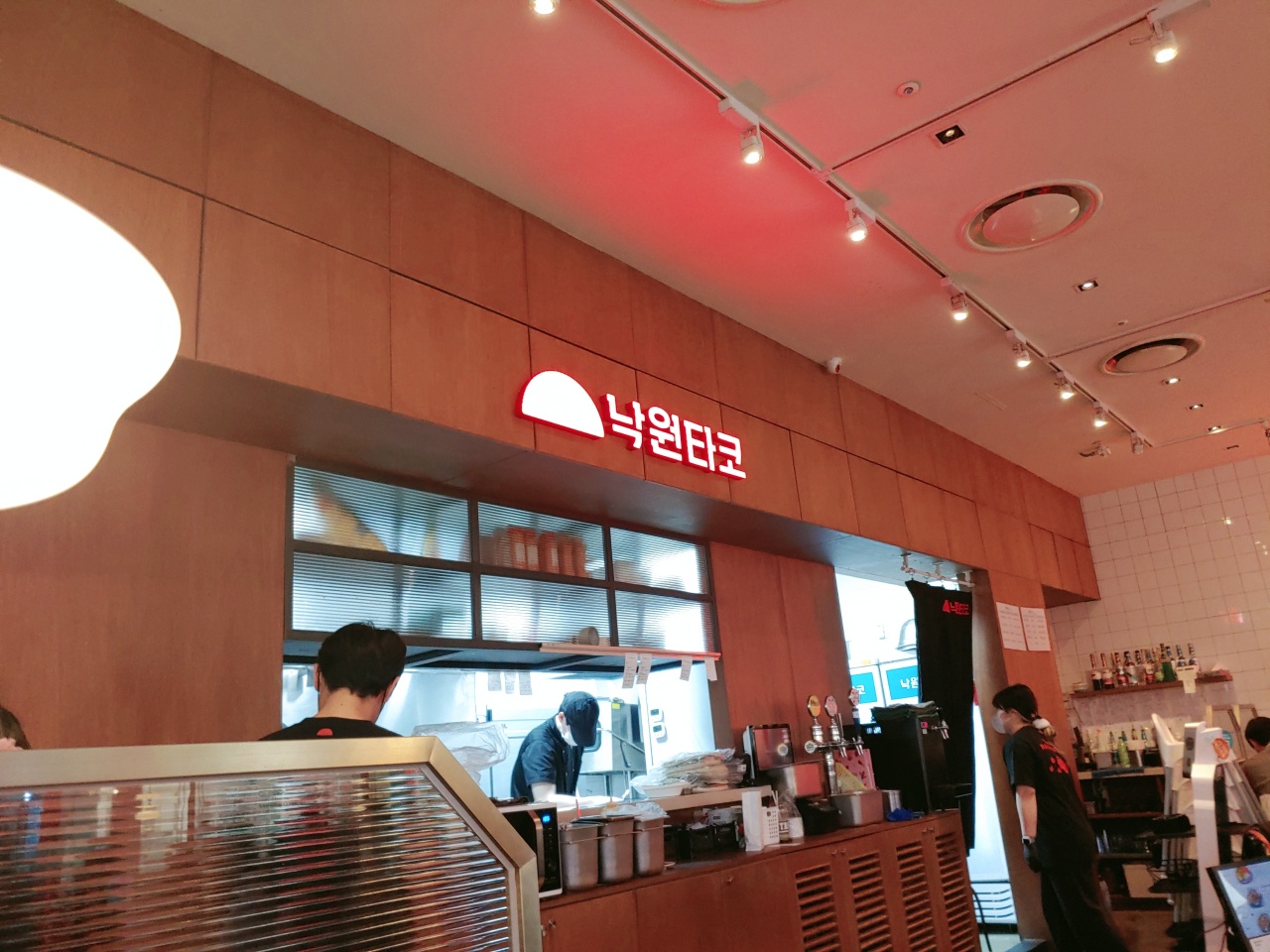 낙원타코 롯데몰수원점 매장 방문 후 남겨주신 고객 리뷰 사진입니다.