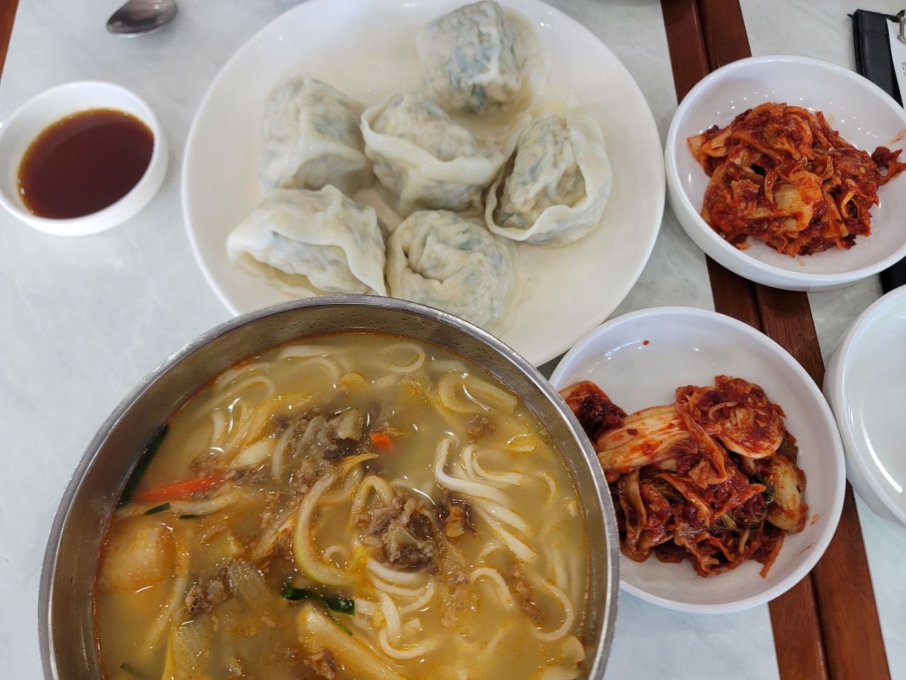 명동칼국수 매장 방문 후 남겨주신 고객 리뷰 사진입니다.