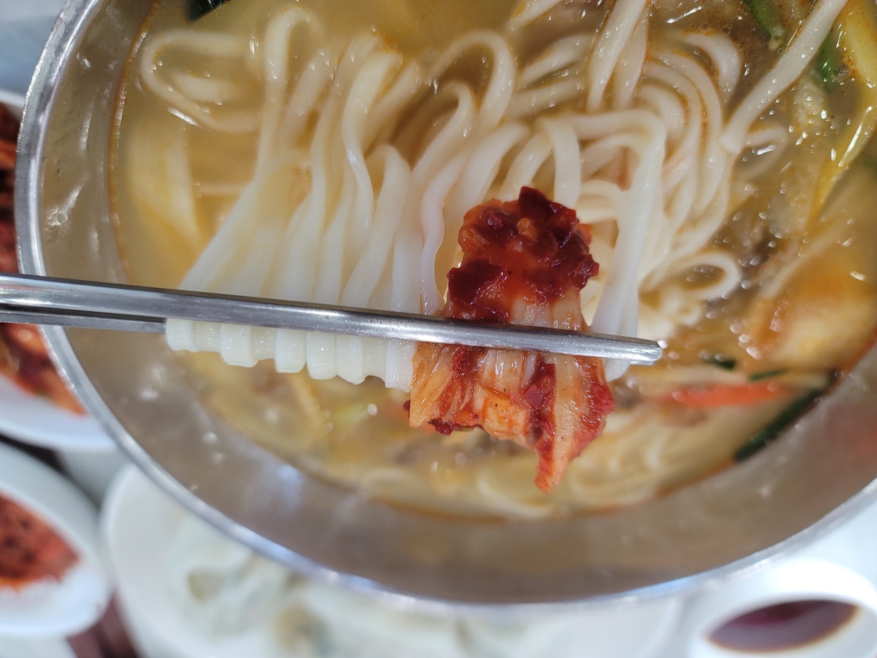 명동칼국수 매장 방문 후 남겨주신 고객 리뷰 사진입니다.