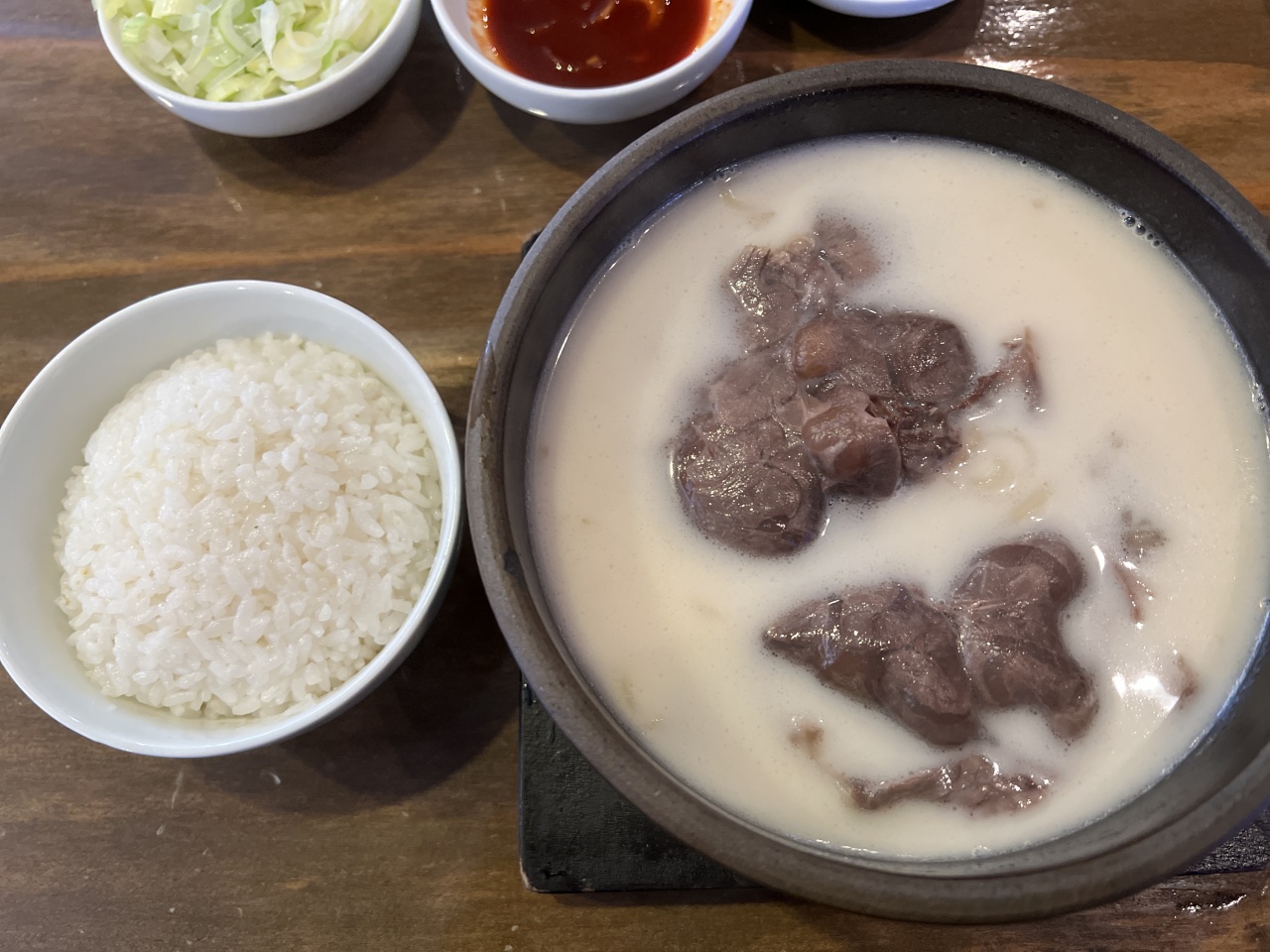 거대곰탕 매장 방문 후 남겨주신 고객 리뷰 사진입니다.