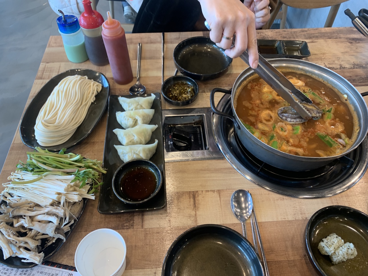 안동전골칼국수 매장 방문 후 남겨주신 고객 리뷰 사진입니다.