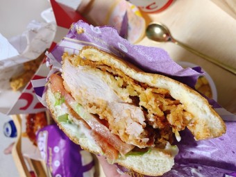 KFC 정자역 매장 방문 후 남겨주신 고객 리뷰 사진입니다.