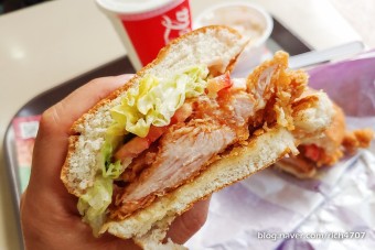 KFC 신촌역 매장 방문 후 남겨주신 고객 리뷰 사진입니다.