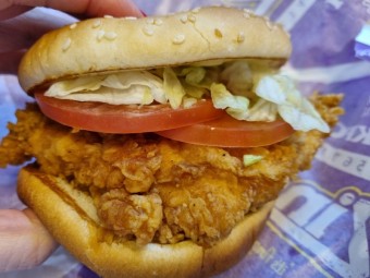 KFC 서울대입구역 매장 방문 후 남겨주신 고객 리뷰 사진입니다.