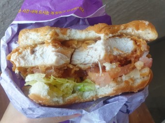 KFC 부천역 매장 방문 후 남겨주신 고객 리뷰 사진입니다.