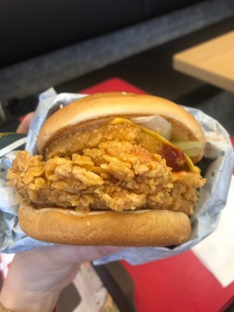 KFC 고대안암 매장 방문 후 남겨주신 고객 리뷰 사진입니다.
