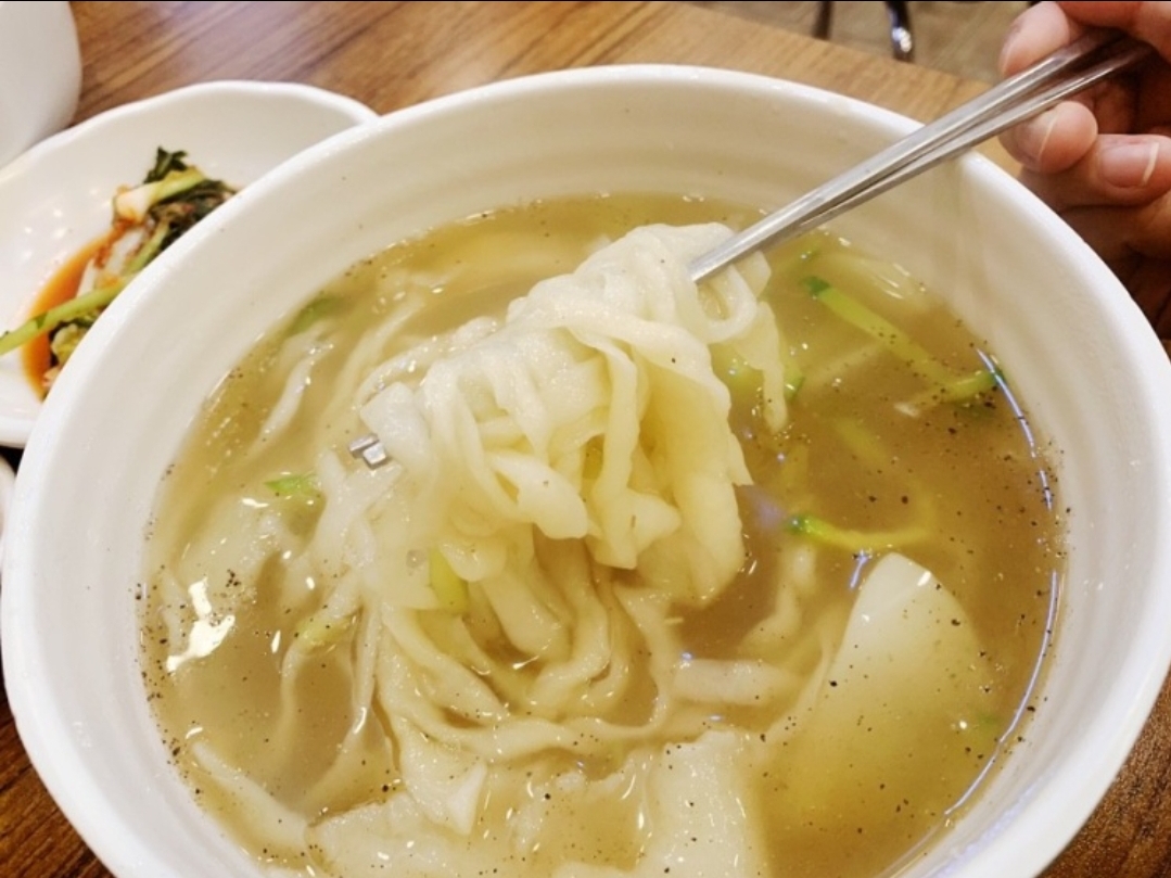 용문칼국수 매장 방문 후 남겨주신 고객 리뷰 사진입니다.