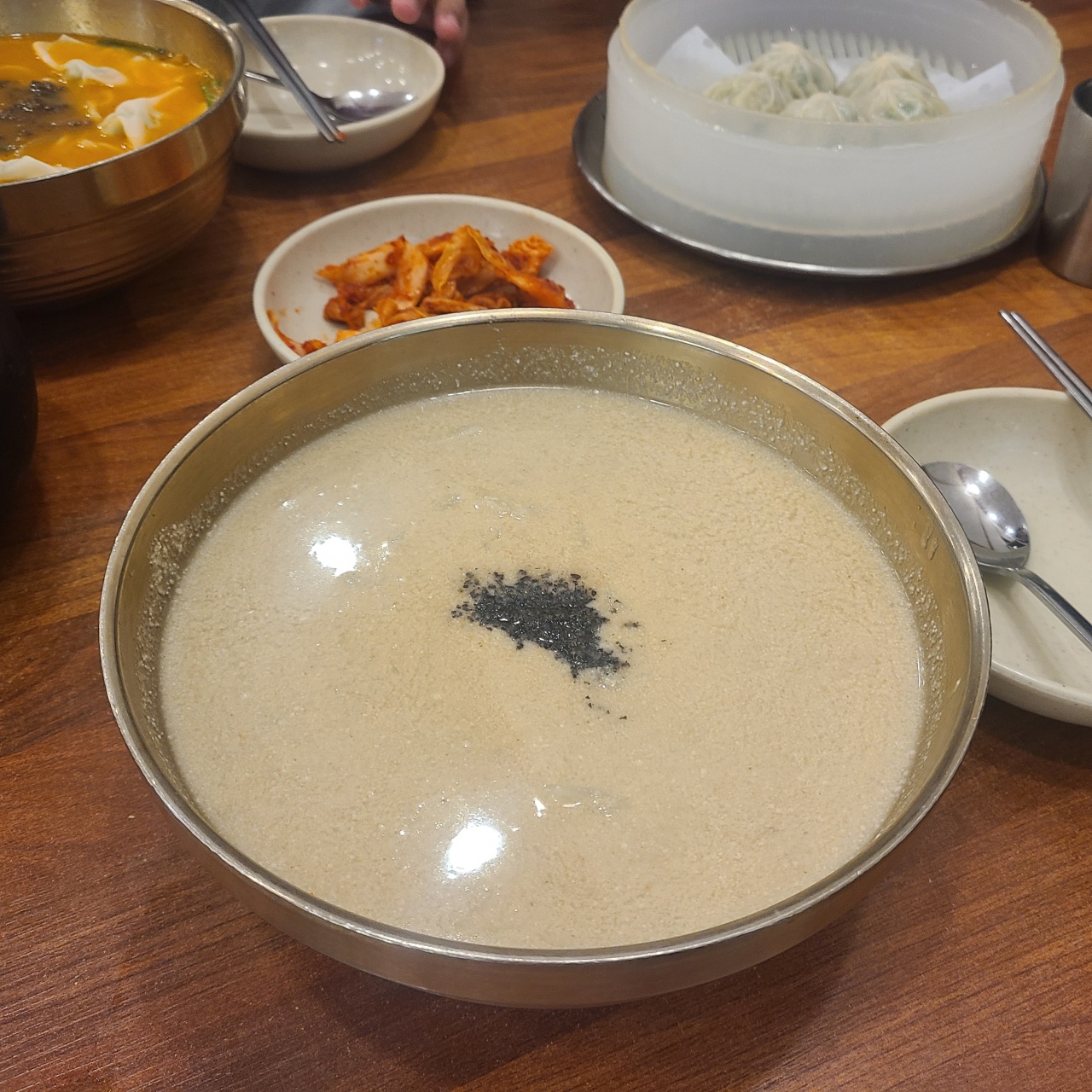 강남교자 수원롯데몰 매장 방문 후 남겨주신 고객 리뷰 사진입니다.