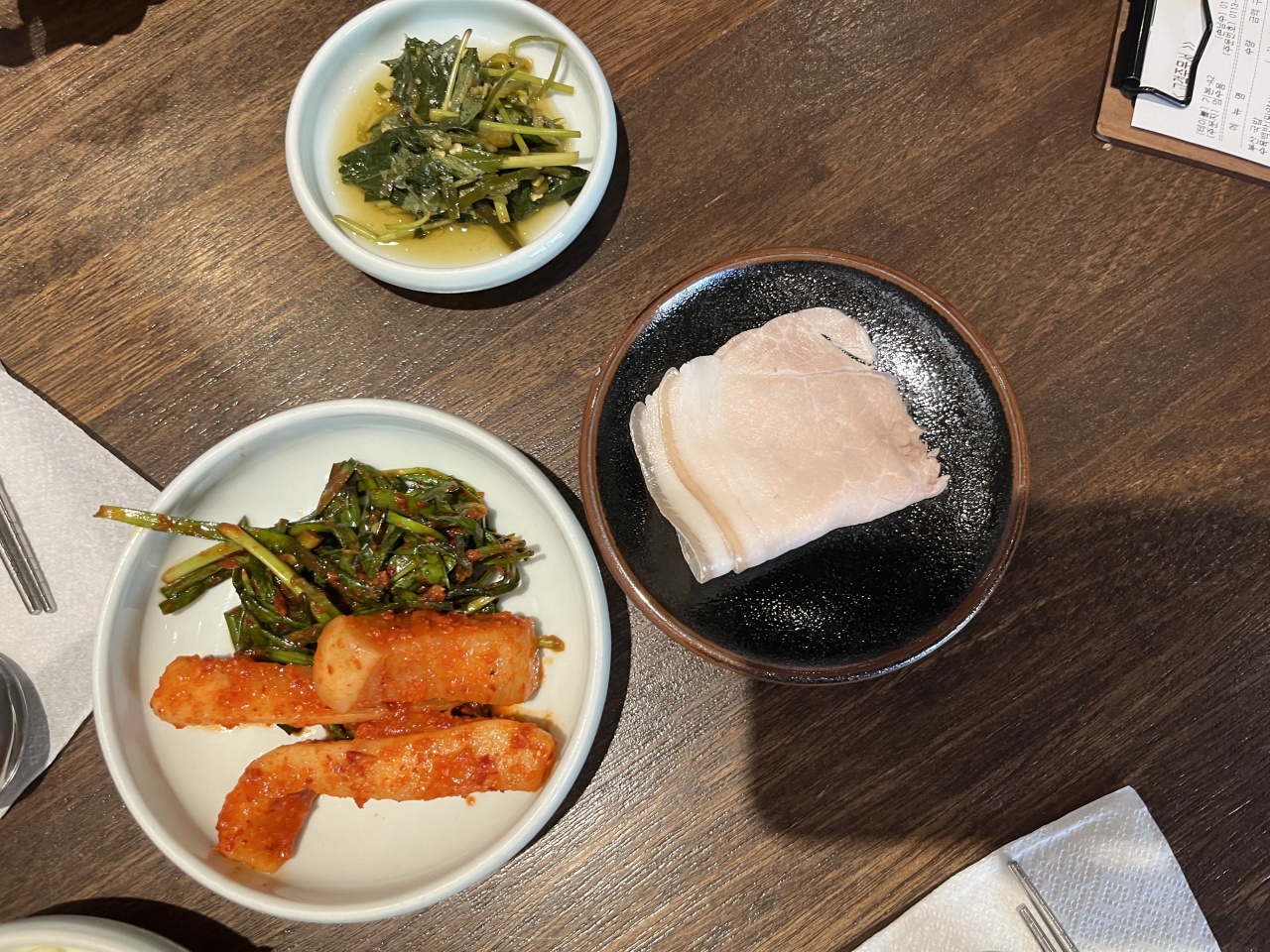 엄용백 돼지국밥 매장 방문 후 남겨주신 고객 리뷰 사진입니다.
