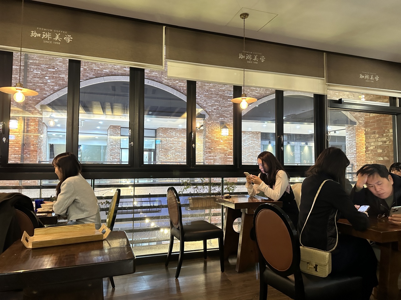 커피미학 매장 방문 후 남겨주신 고객 리뷰 사진입니다.
