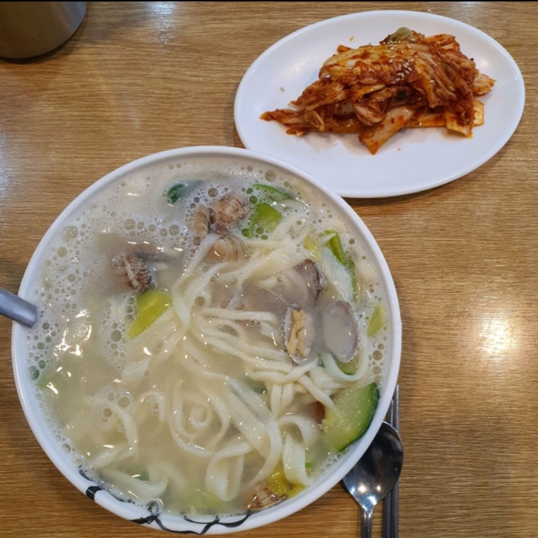 김박사팥칼국수 매장 방문 후 남겨주신 고객 리뷰 사진입니다.