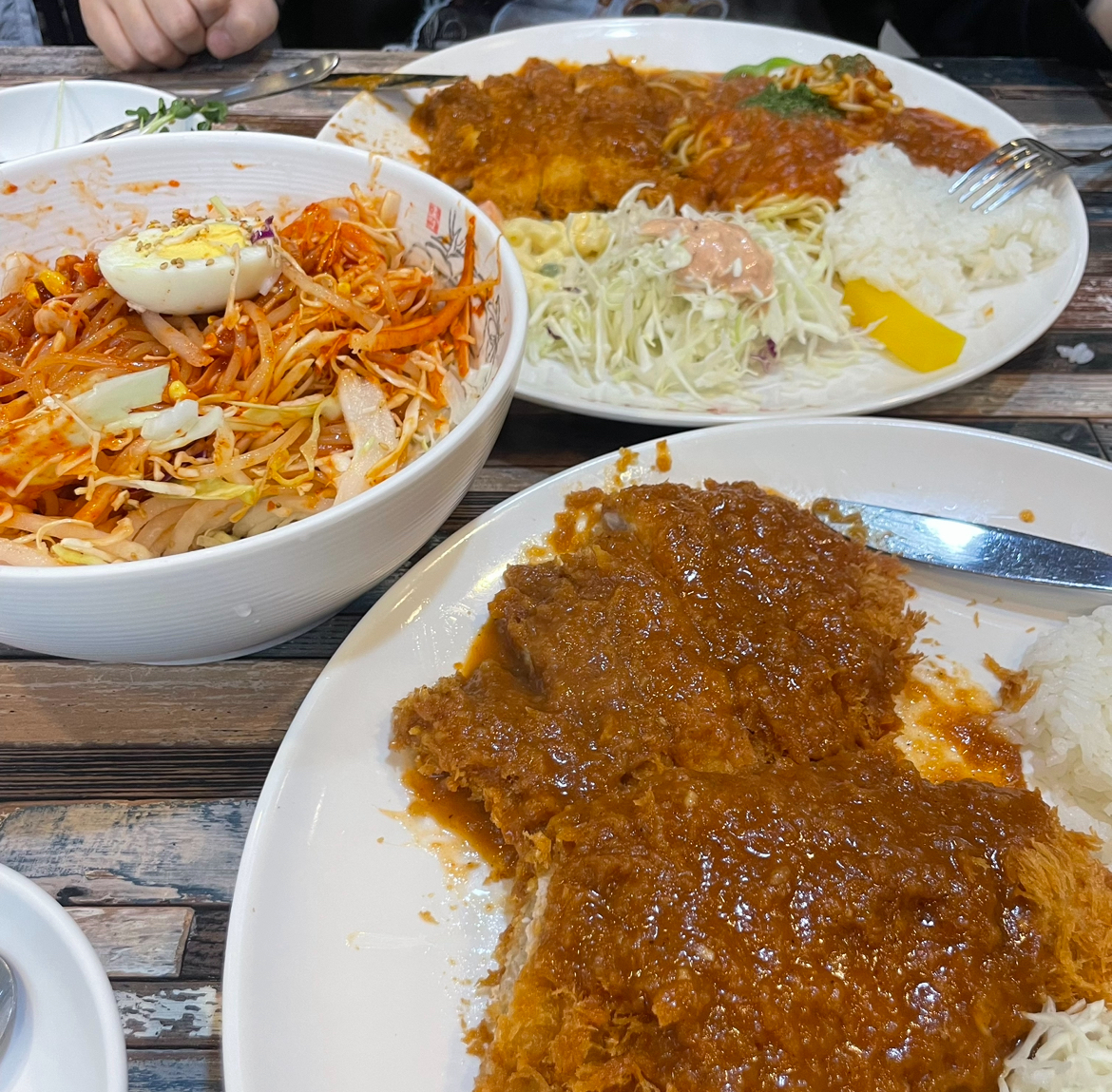 김희라 한국식왕돈까스 매장 방문 후 남겨주신 고객 리뷰 사진입니다.