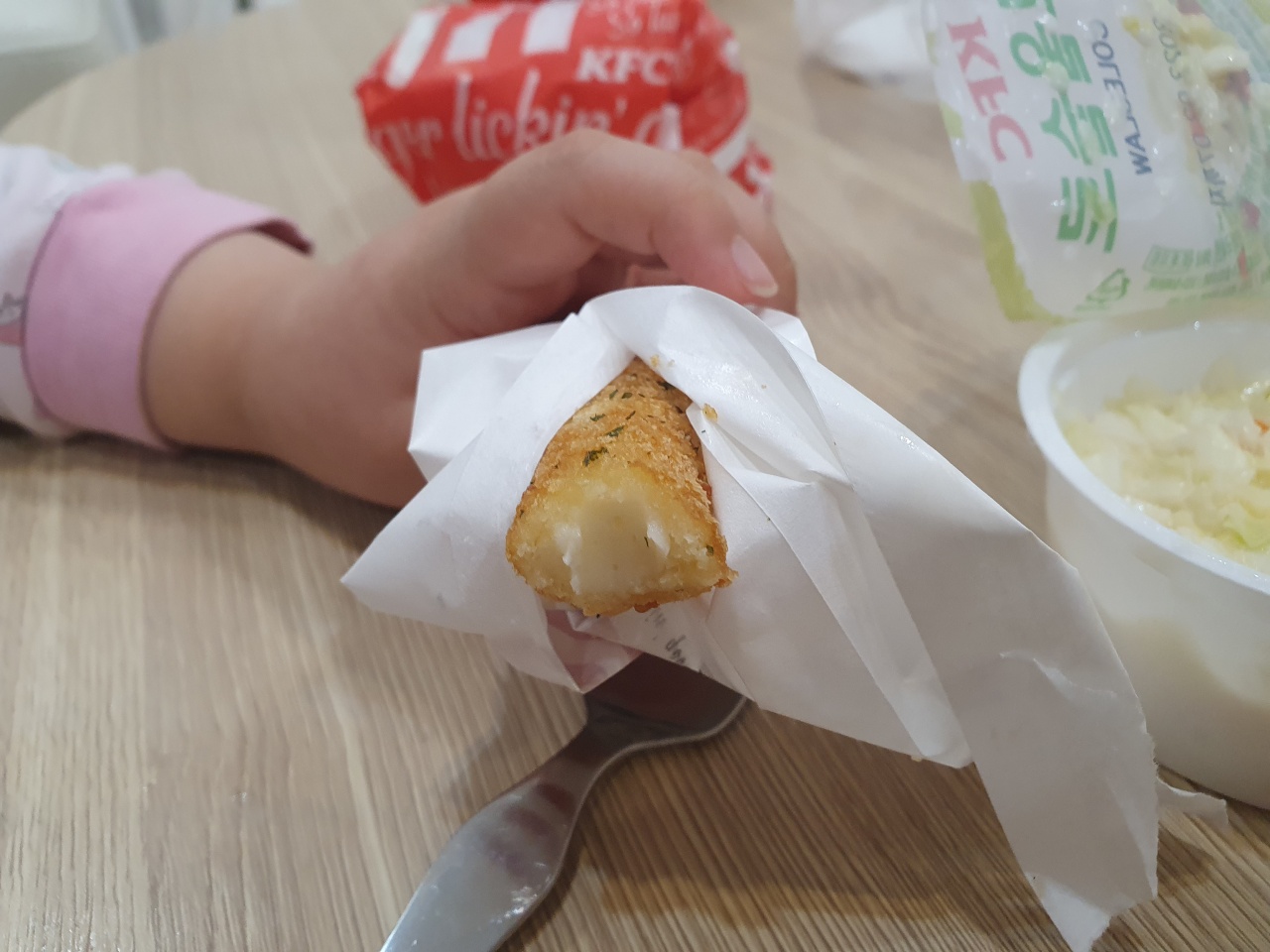 KFC 발산역 매장 방문 후 남겨주신 고객 리뷰 사진입니다.