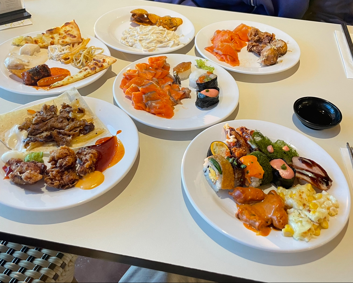 애슐리퀸즈 롯데백화점 김포공항점 매장 방문 후 남겨주신 고객 리뷰 사진입니다.