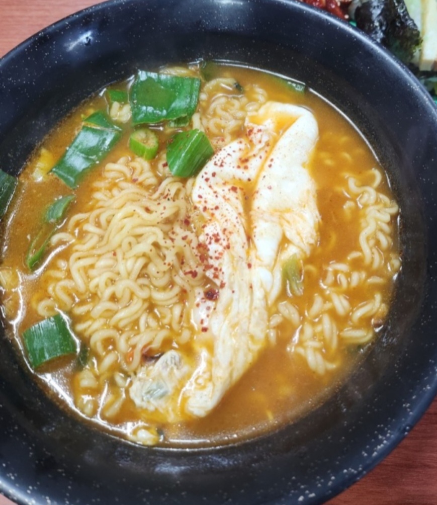 청룡분식 매장 방문 후 남겨주신 고객 리뷰 사진입니다.