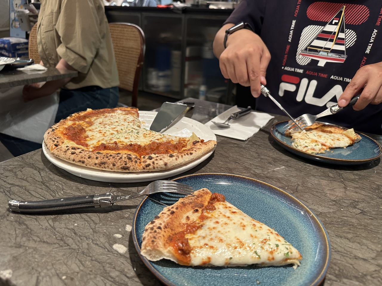 1964 PIZZA&GRILL 매장 방문 후 남겨주신 고객 리뷰 사진입니다.