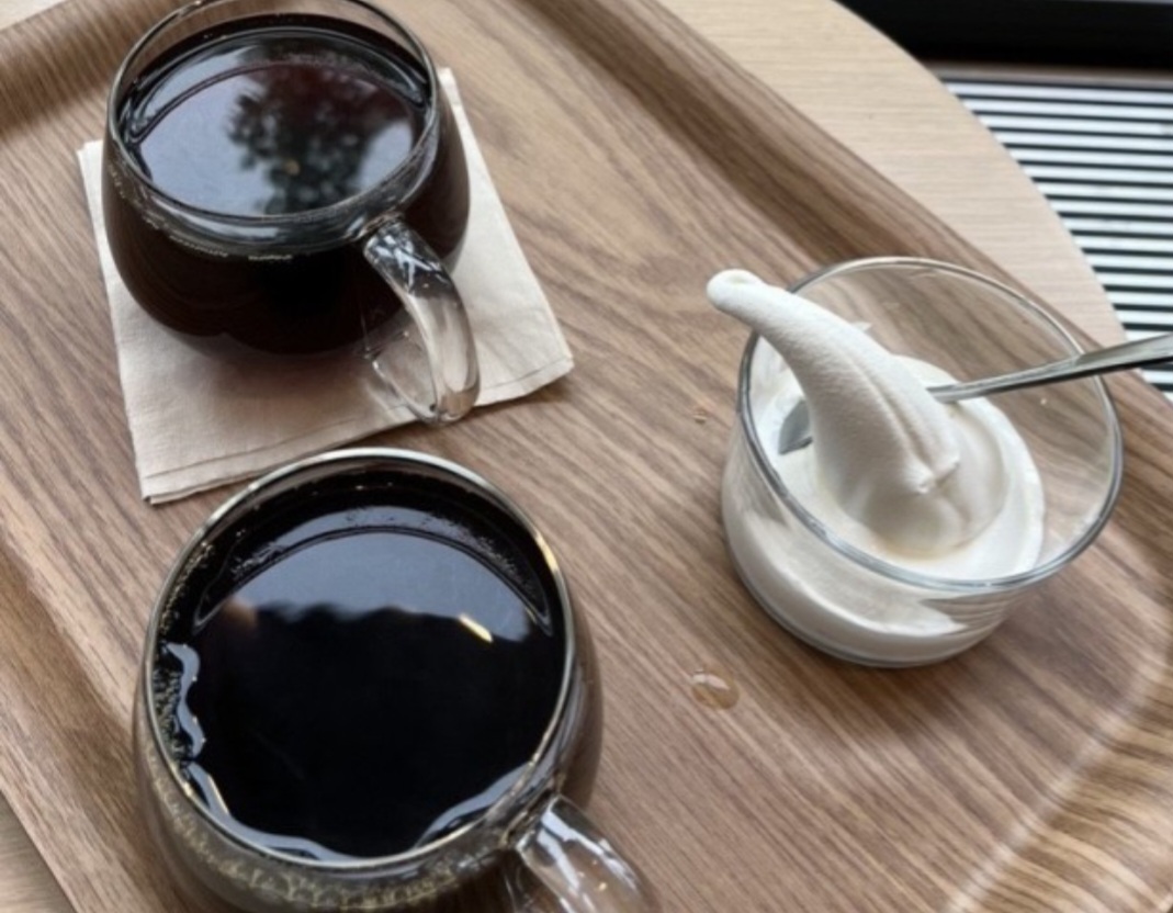 블루보틀 홍대 카페 매장 방문 후 남겨주신 고객 리뷰 사진입니다.