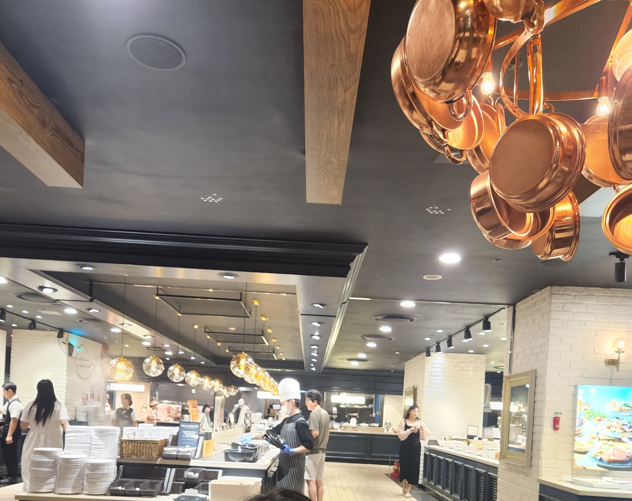 애슐리퀸즈 잠실롯데캐슬점 매장 방문 후 남겨주신 고객 리뷰 사진입니다.