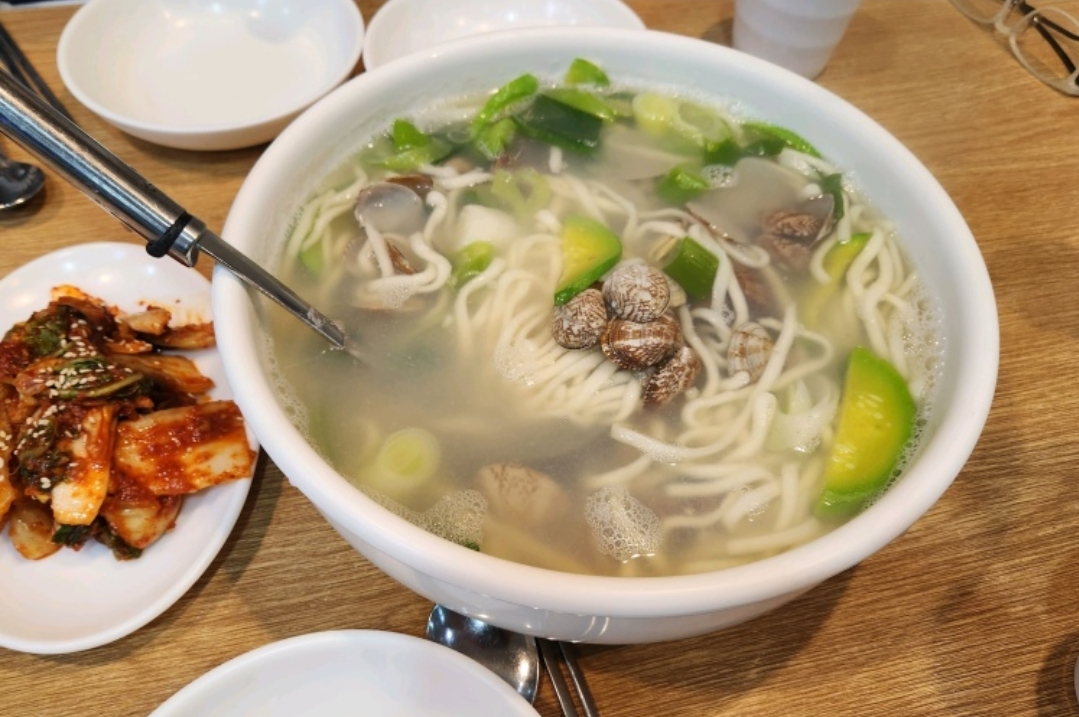 김박사팥칼국수 매장 방문 후 남겨주신 고객 리뷰 사진입니다.