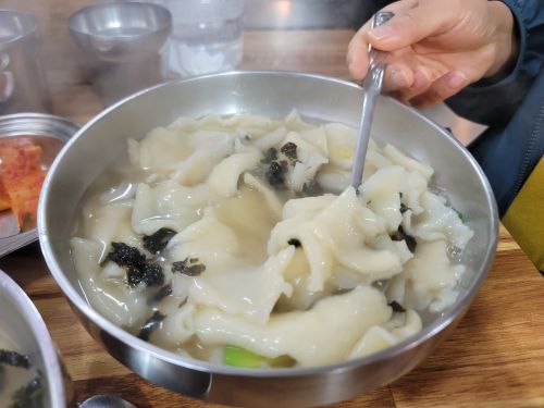 산월수제비 매장 방문 후 남겨주신 고객 리뷰 사진입니다.