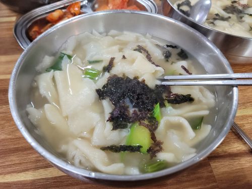 산월수제비 매장 방문 후 남겨주신 고객 리뷰 사진입니다.