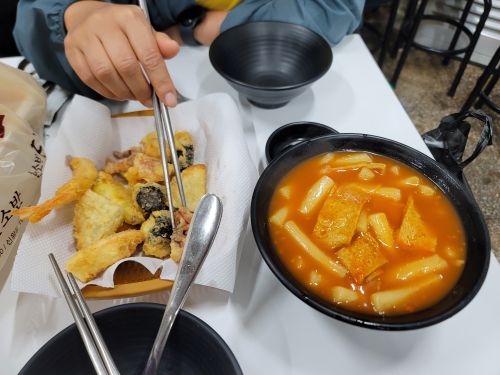 튀김아저씨 매장 방문 후 남겨주신 고객 리뷰 사진입니다.