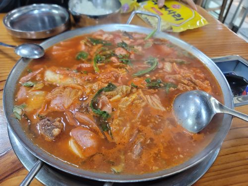 유정부대찌개 매장 방문 후 남겨주신 고객 리뷰 사진입니다.