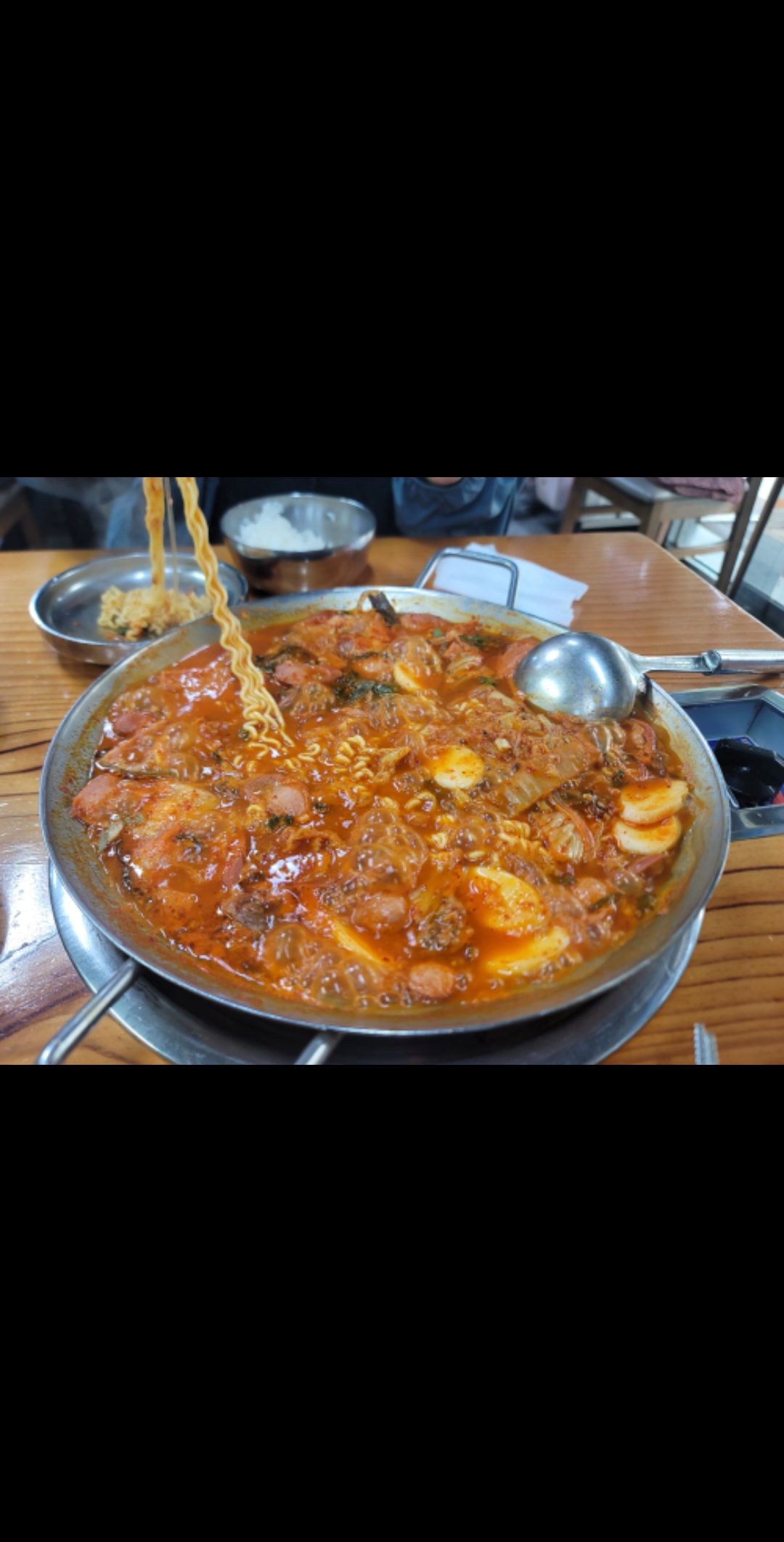 유정부대찌개 매장 방문 후 남겨주신 고객 리뷰 사진입니다.