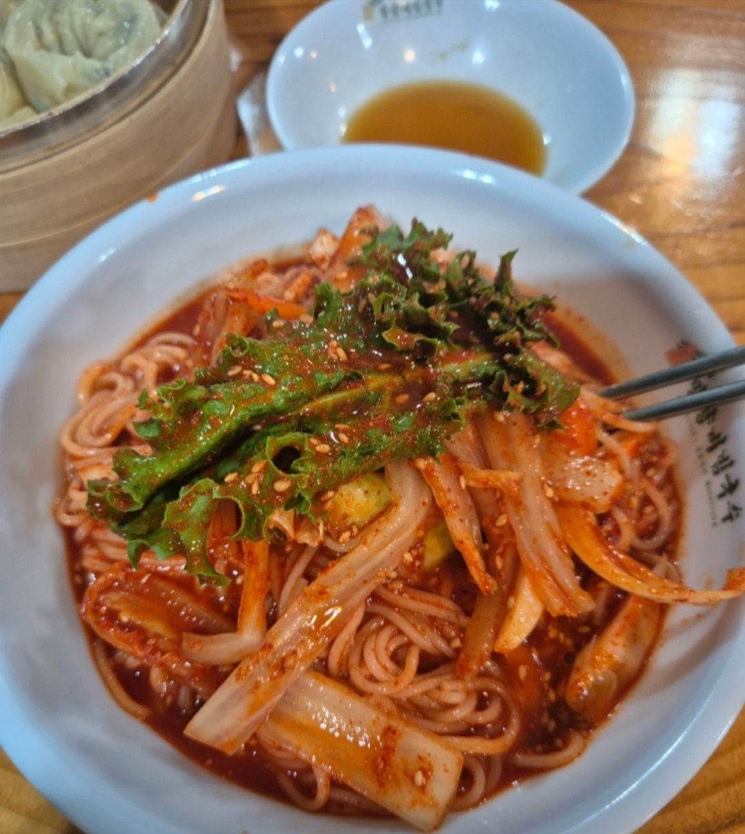 망향비빔국수 매장 방문 후 남겨주신 고객 리뷰 사진입니다.