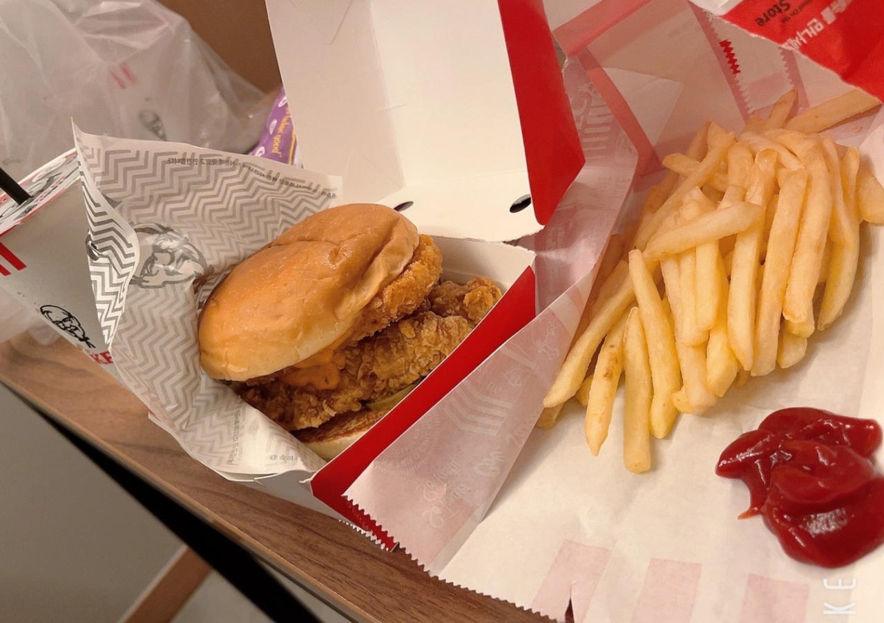 KFC 왕십리역사 매장 방문 후 남겨주신 고객 리뷰 사진입니다.