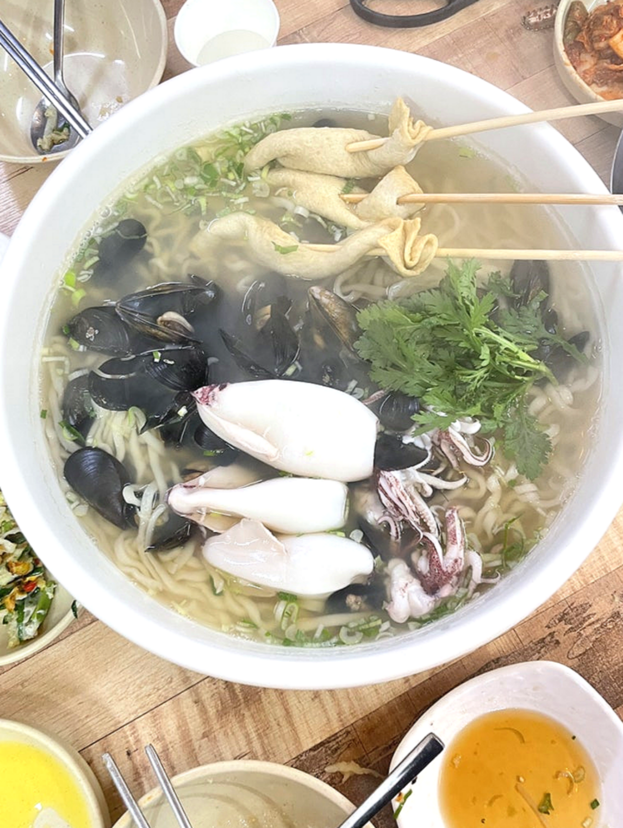초량해칼국수 부산역점 매장 방문 후 남겨주신 고객 리뷰 사진입니다.