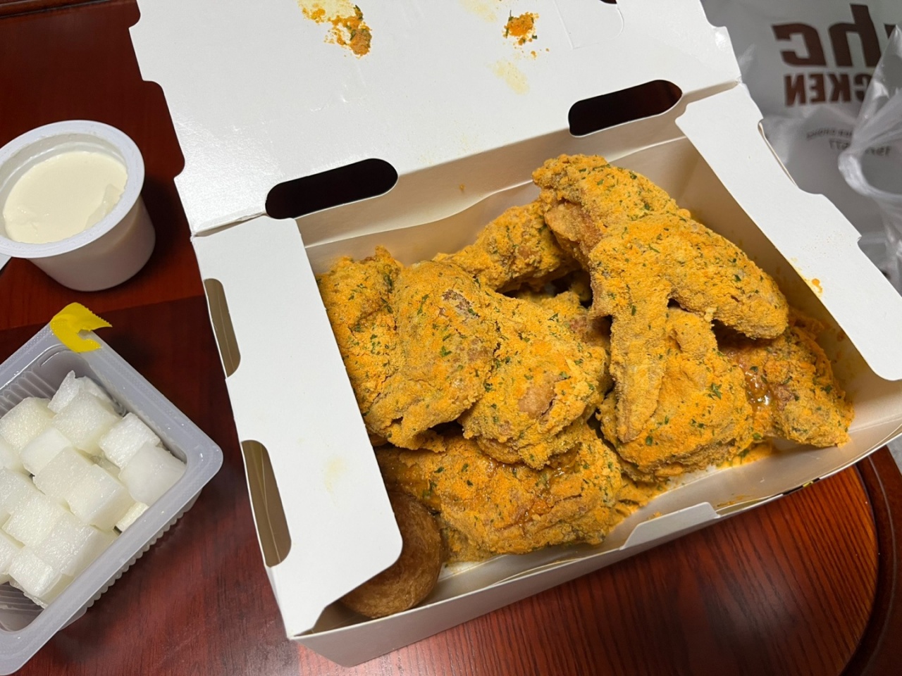 BHC치킨 상봉점 매장 방문 후 남겨주신 고객 리뷰 사진입니다.