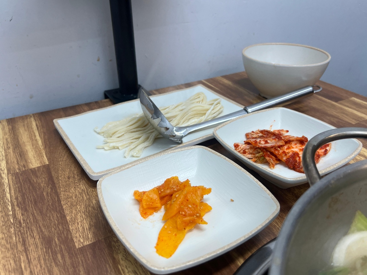 굴림샤브&콩국수 어린이대공원점 매장 방문 후 남겨주신 고객 리뷰 사진입니다.
