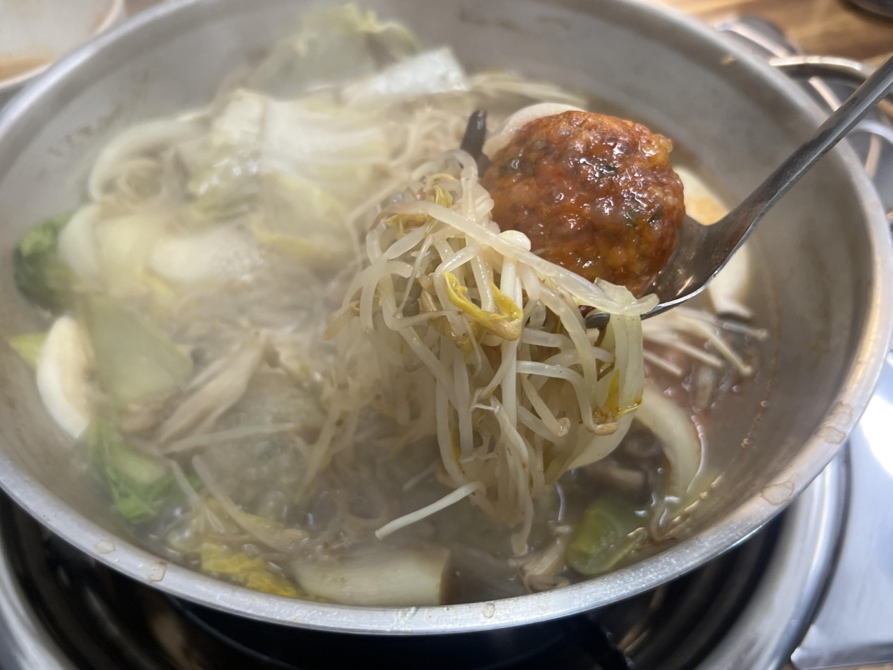 굴림샤브&콩국수 어린이대공원점 매장 방문 후 남겨주신 고객 리뷰 사진입니다.