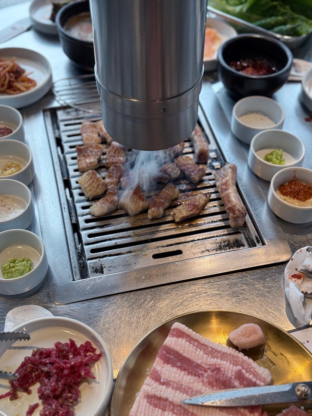 명호돗갈비 공항점 매장 방문 후 남겨주신 고객 리뷰 사진입니다.