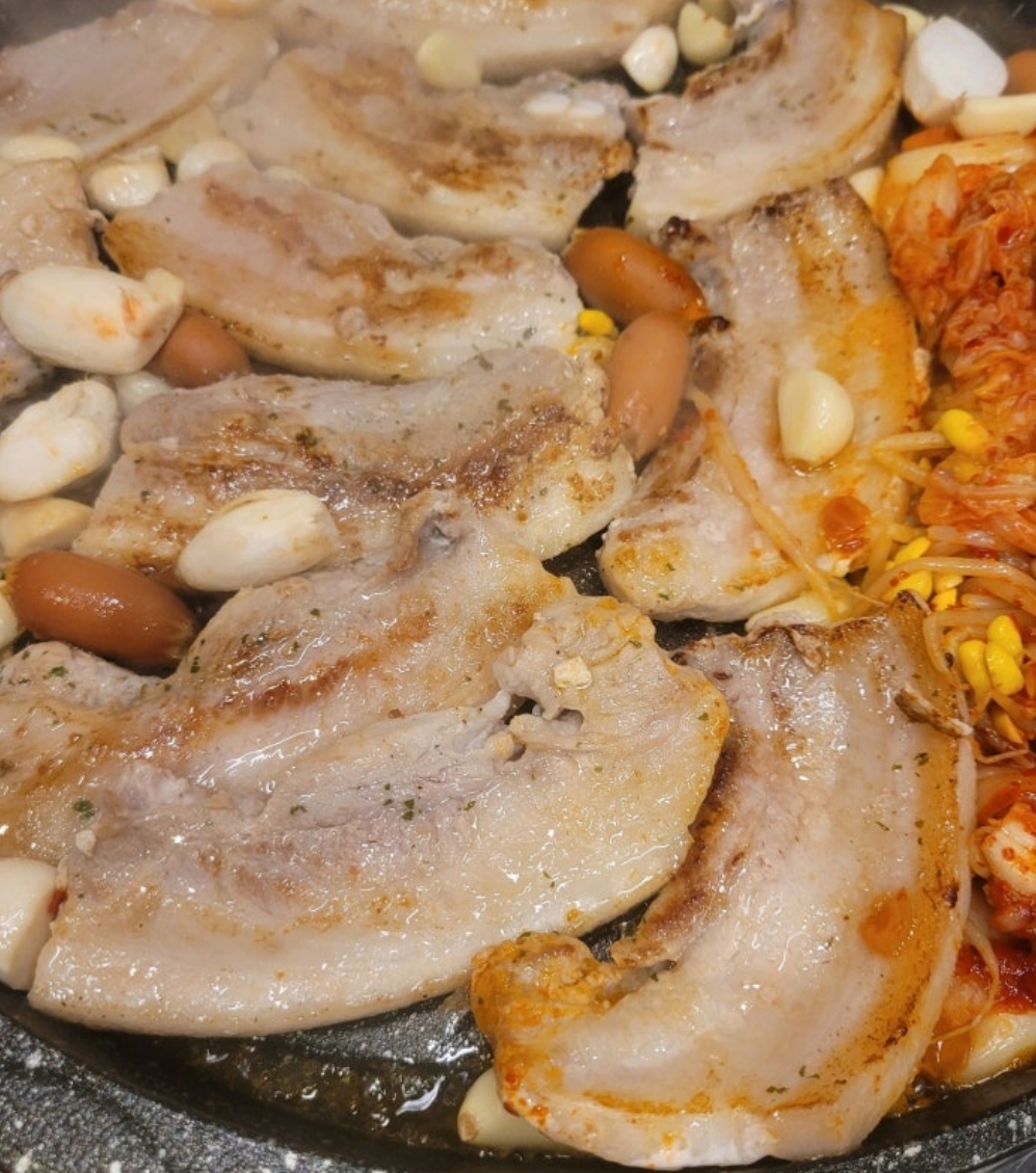 돼지대학교 무한리필 매장 방문 후 남겨주신 고객 리뷰 사진입니다.