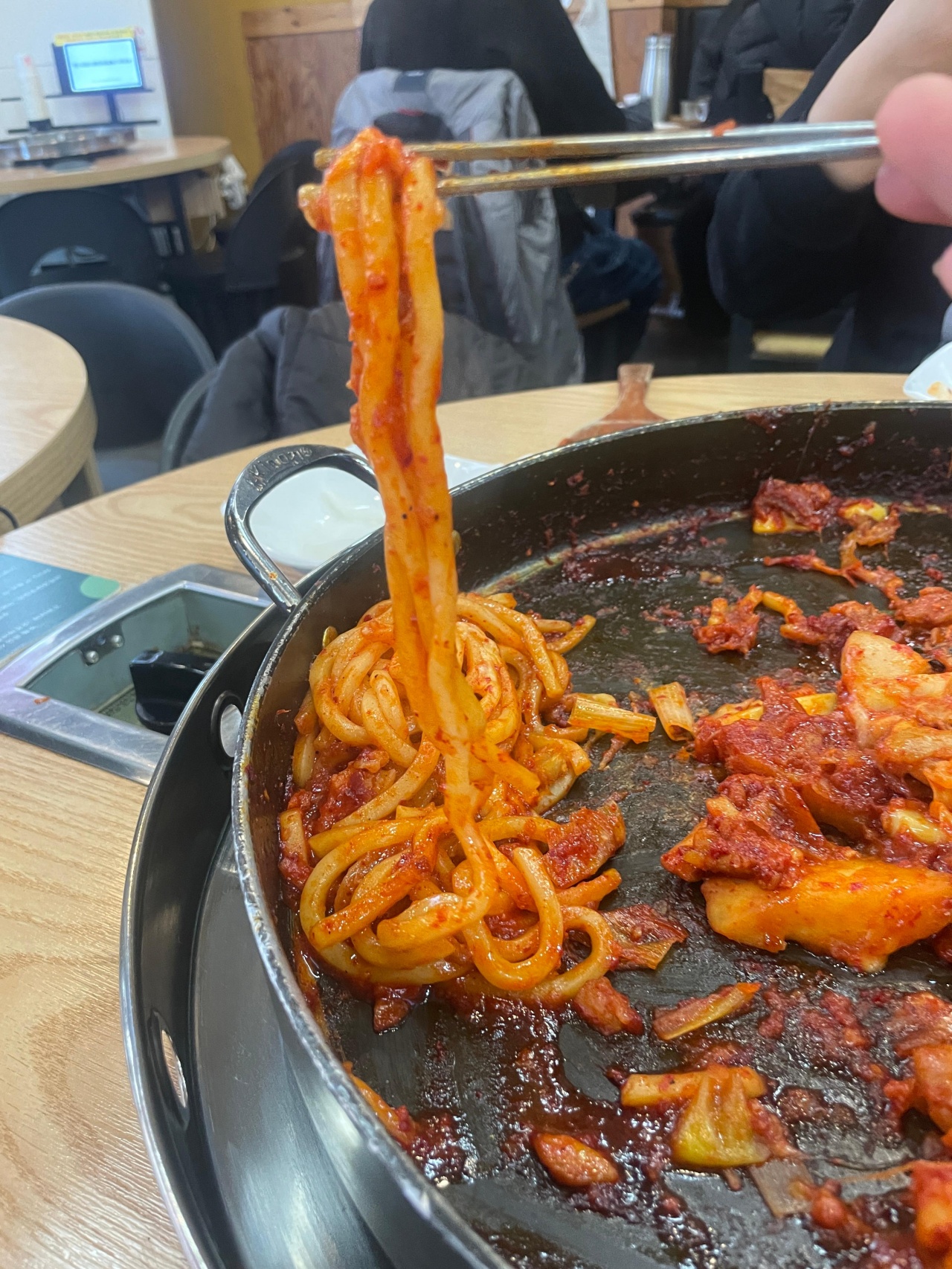 유정춘천닭갈비막국수 다산본점 매장 방문 후 남겨주신 고객 리뷰 사진입니다.
