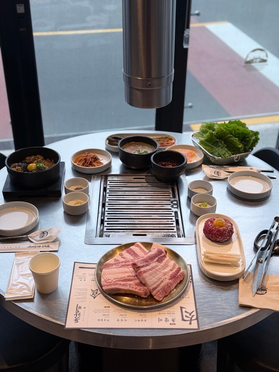 명호돗갈비 공항점 매장 방문 후 남겨주신 고객 리뷰 사진입니다.