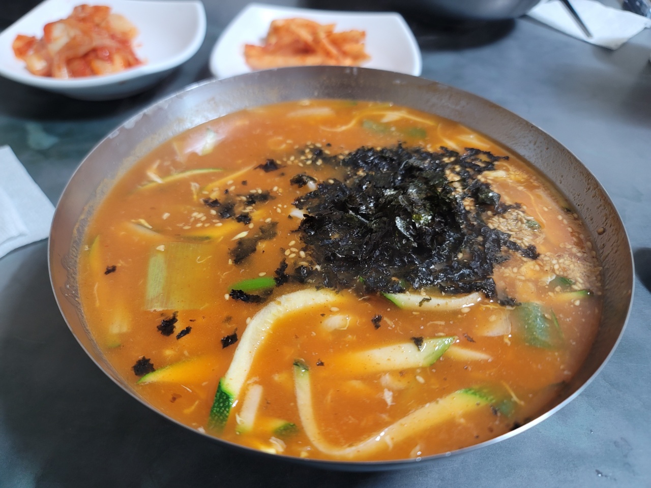 형제칼국수 매장 방문 후 남겨주신 고객 리뷰 사진입니다.