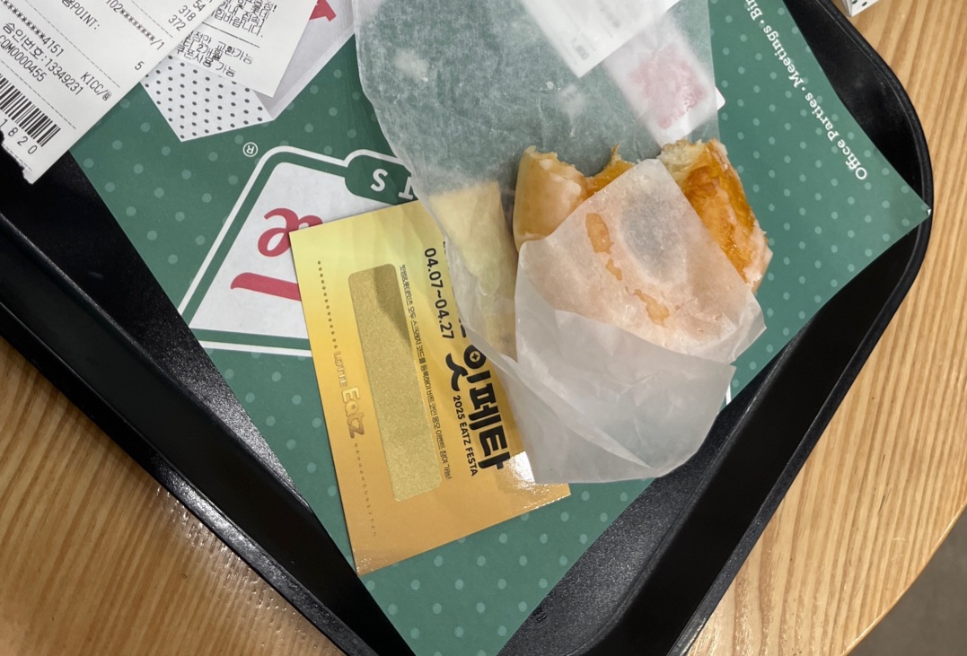 크리스피크림도넛 롯데백화점잠실점 매장 방문 후 남겨주신 고객 리뷰 사진입니다.