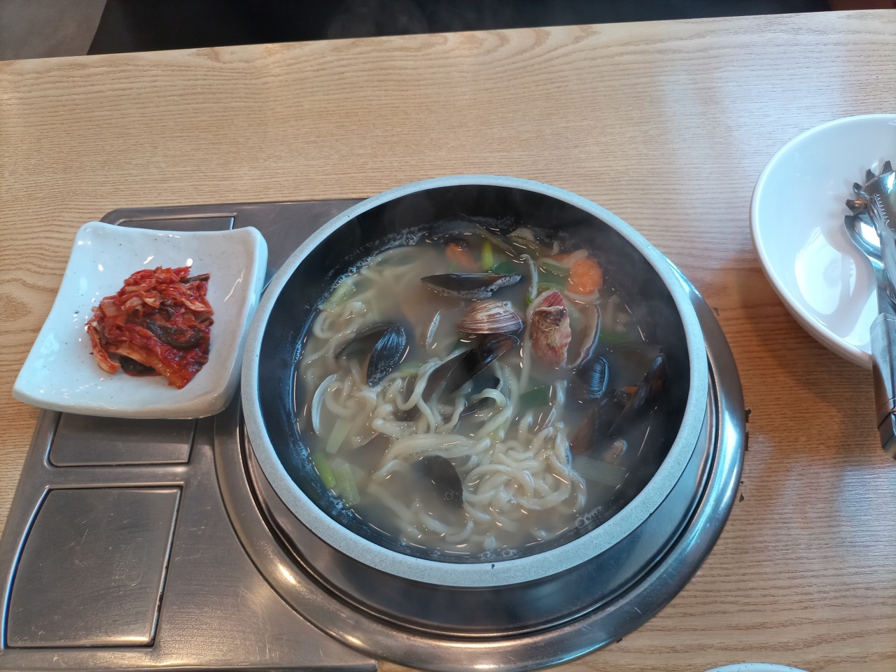 고래해물칼국수 매장 방문 후 남겨주신 고객 리뷰 사진입니다.